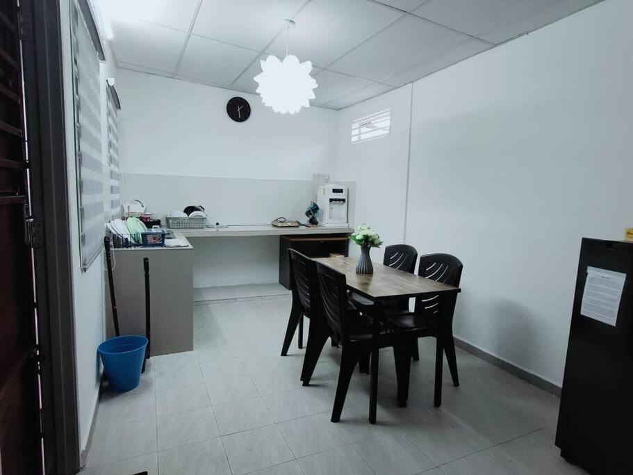 Casa Aira Cozy & Comfy Home Kampong Kepayang Exterior foto